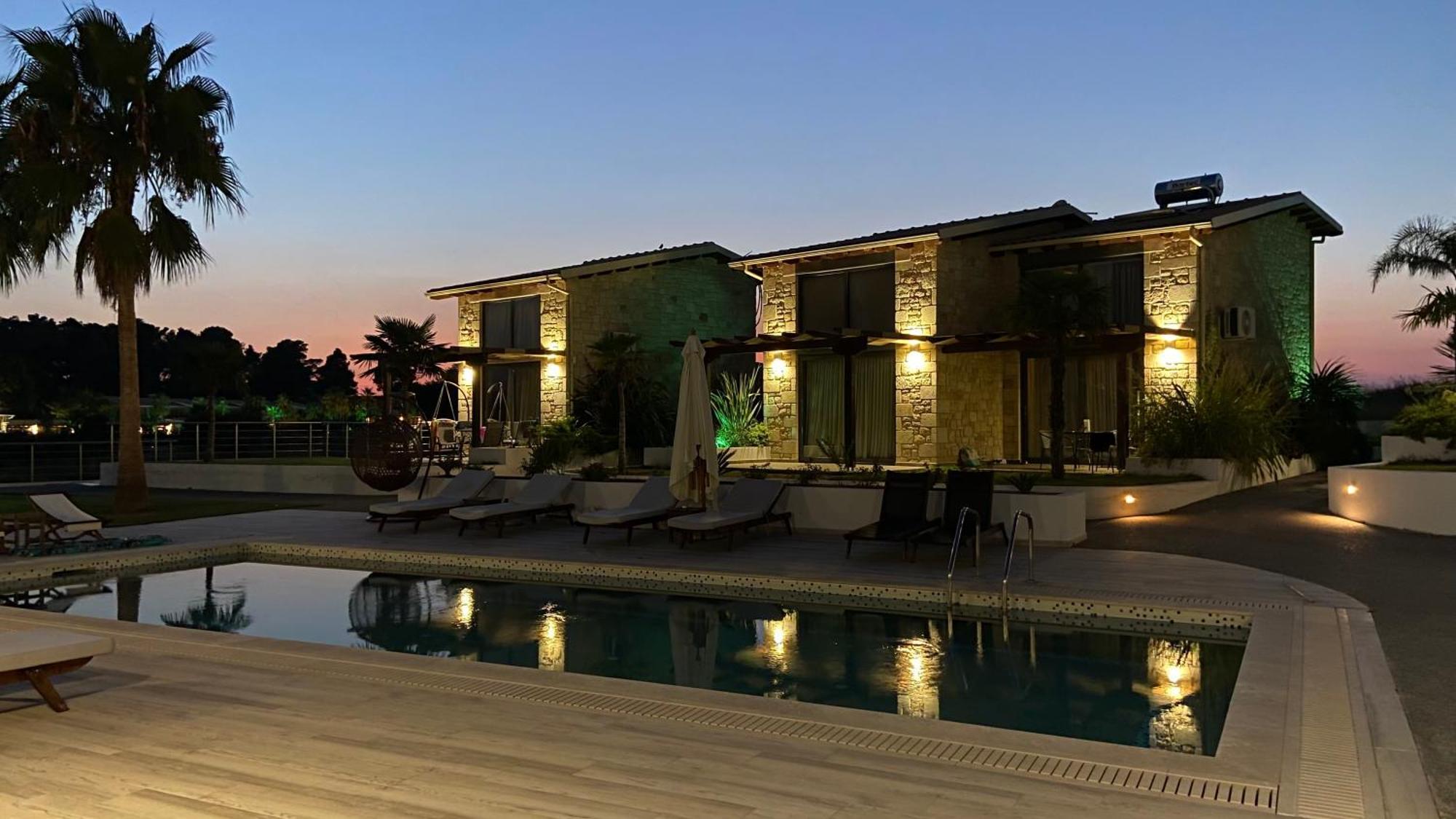 Sunshine Villa: Getaway In Kallithea Villa *